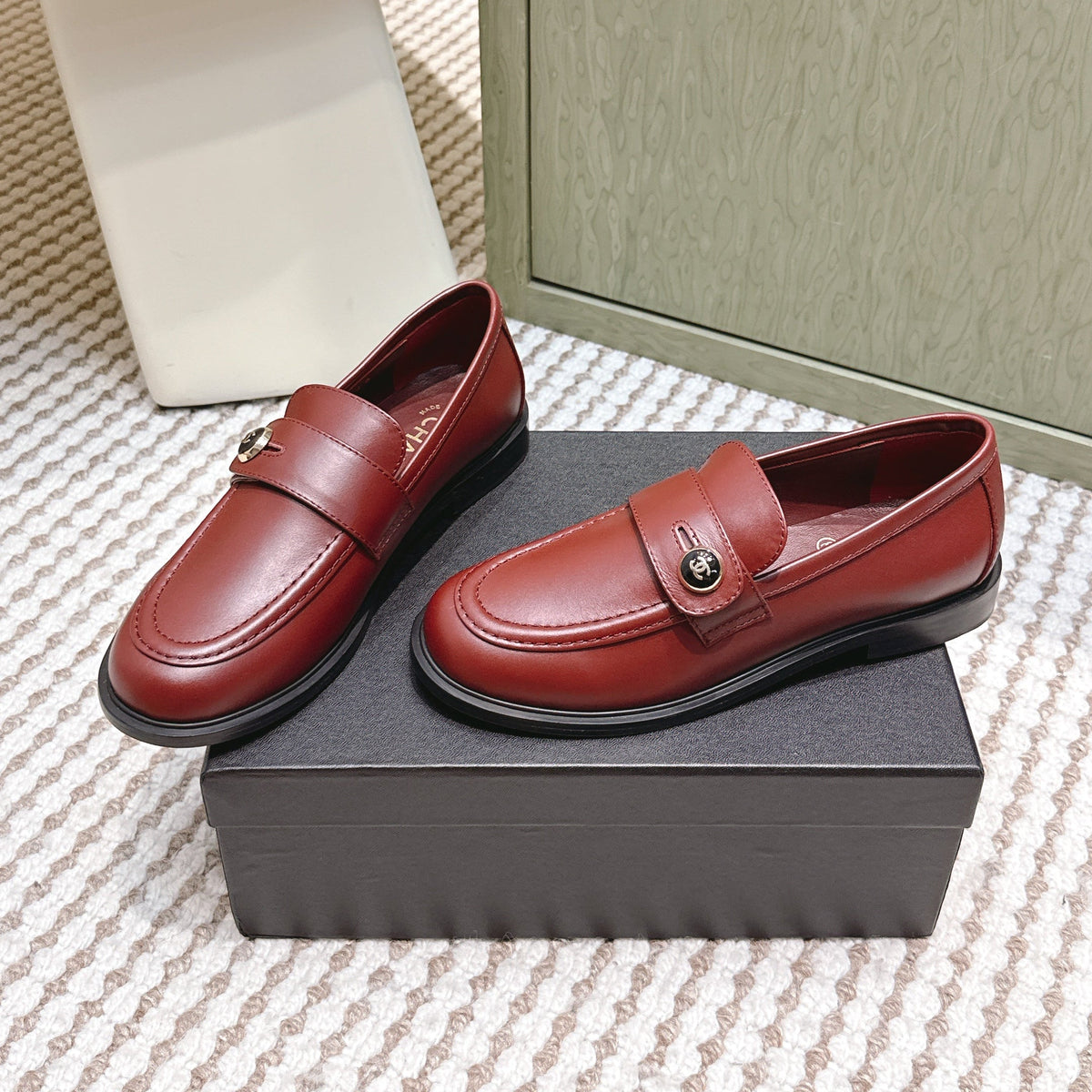 CHANEL 25S GODDESS FLAT LOAFERS IN DARK RED CALFSKIN GOLD HARDWARE